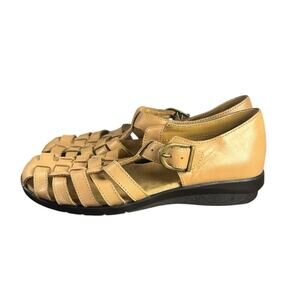 Array Aruba gladiator shoes. Leather uppers beige Closed toe size 7